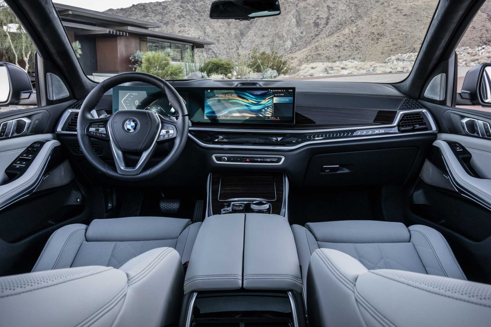 BMW X5 dashboard and curved display