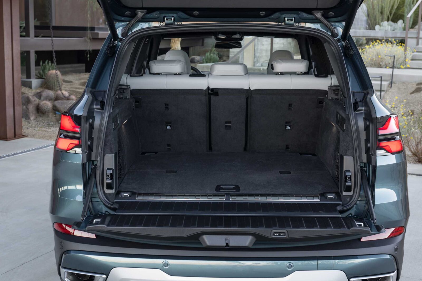 BMW X5 boot with the split tailgate open
