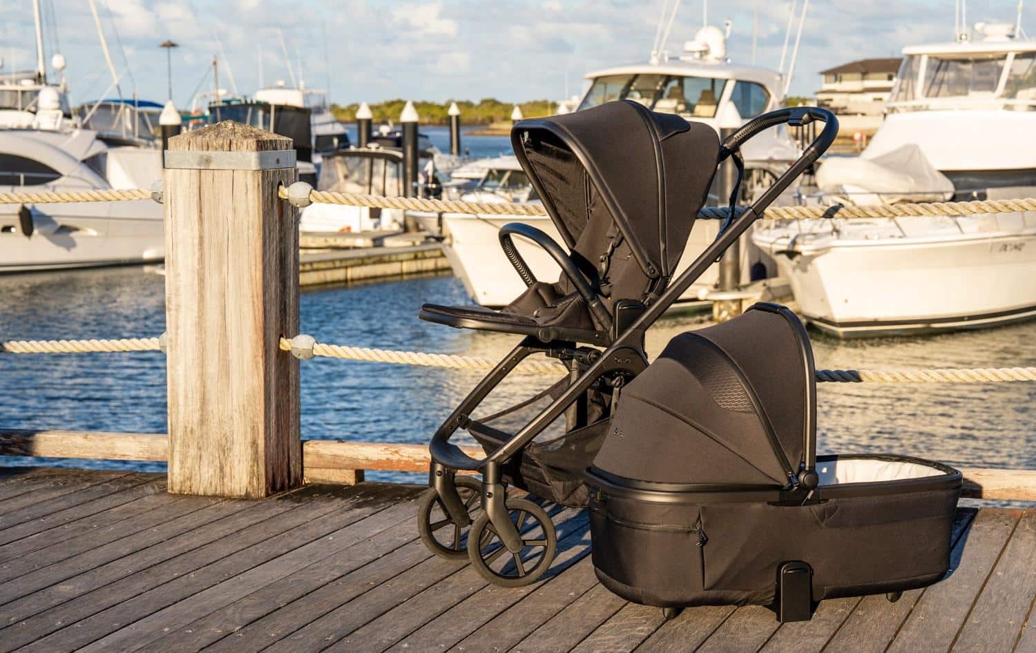 Silver Cross Cove 2 pram with carrycot in Onyx